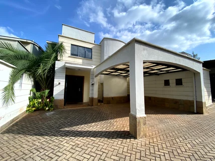 5-bedroom Townhouse for sale in Kyuna, Westlands