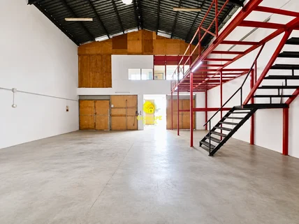 Warehouse for sale in Embakasi, Nairobi
