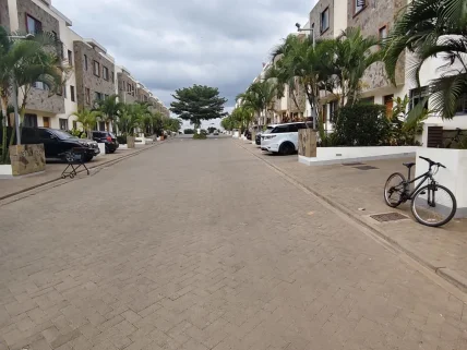 4-bedroom Apartment for rent in Garden Estate, Roysambu