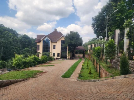 9-bedroom House for sale in Rosslyn, Westlands